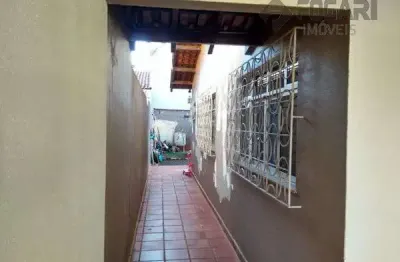 Casa com 3 quartos à venda na Rua Aristóteles de Oliveira Chueire, 86, Aragarça, Londrina