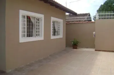 Casa com 3 quartos à venda na Rua Inhambu, 55, Aeroporto, Londrina