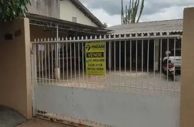 Casa com 2 quartos à venda na Rua Danilson José Tumiotto, 455, Residencial Abussafe, Londrina