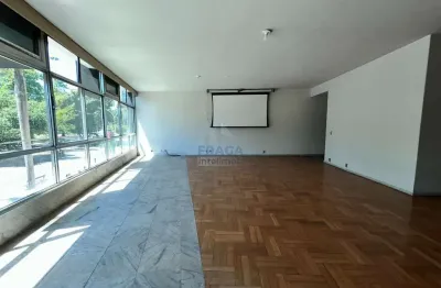 Apartamento de 4 Quartos, 258m², Vista Definitiva e Potencial Único de Reforma!