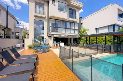 Casa com 5 quartos, 600m² para venda ou locação em Tamboré, Santana de Parn