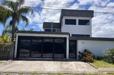 Sobrado de Alto Padrão em Matinhos 750 metros do mar com piscina