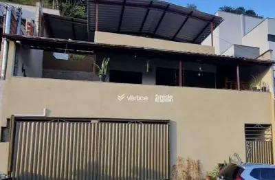 Casa com 3 quartos à venda por R$ 585.000 - Costa Carvalho - Juiz de Fora/MG