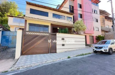 Casa com 4 quartos à venda, 320 m² por R$ 950.000 - Vitorino Braga - Juiz de Fora/MG