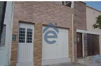 Casa à venda na Ponta Grossa, frente para 2 ruas, arejado, 2/4, ótimo local