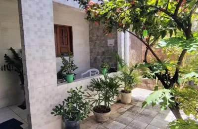 Casa à venda no Vergel do Lago, 2/4 sendo 1 suíte, jardim, 1 vaga, 137m2