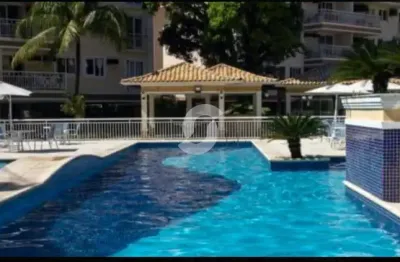 Amplo apartamento de 3 quartos, sendo 1 suíte, com armários planejados, varanda, 3 aparelhos de split e 2 vagas de garagem.  Localizado no melhor condomínio de Itacoatiara, o Ilhas do Sol oferece infr