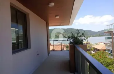 Lindo apartamento, planta maravilhosa, frente mar com vista lateral da lagoa e do mar, em condomínio com érea em comum estilo clube completo. 3 suítes com varandão estendido. Melhor localização da pra