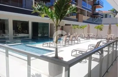 Lindo apartamento, planta maravilhosa, frente mar com vista lateral da lagoa e do mar, em condomínio com érea em comum estilo clube completo. 3 suítes com varandão estendido. Melhor localização da pra