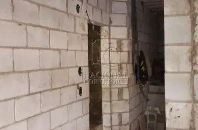 Apartamento n°2 sem condomínio no térreo, com elevador, 1 dormitório, sem vaga de garagem..