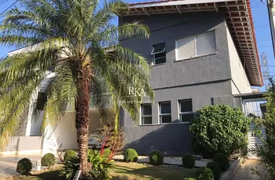 Casa com 360m², 4 dormitórios, sendo 2 suítes e 4 vagas disponível para venda e