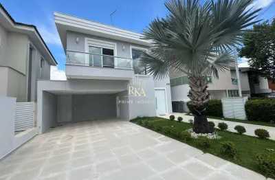 Casa com 360m², 4 suítes e 4 vagas de garagem, disponível para locação no Condom