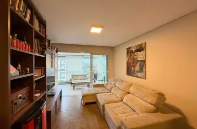 Apartamento com 105m2, 3 dormitórios sendo 1 suíte e 2 vagas para venda no condo