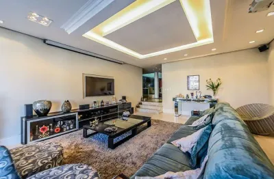 Casa com 714 m² em  rua tranquila e segura no bairro Menino Deus!