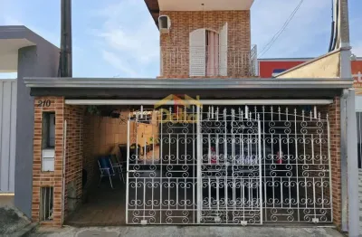 Imperdível casa à venda no Centro de Iperó-SP: 2 quartos, 1 sala, 2 banheiros, garagem e 167,10 m² de área!