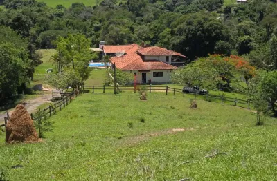 Chácara de luxo à venda em Iperó-SP, bairro Sapetuba: 12 quartos, 7 suítes, 3 salas, 8 banheiros, 5 vagas de garagem, 1.000m².
