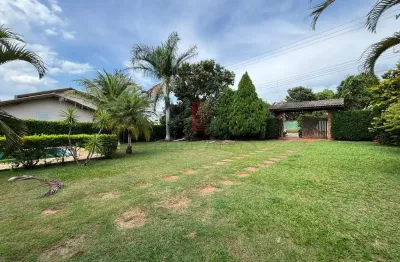 Chácara em Condomínio de Luxo em Boituva-SP: 2 Quartos, 1 Suíte, 2 Salas, 3 Banheiros, 4 Vagas de Garagem, 200m² de Área. Aproveite!