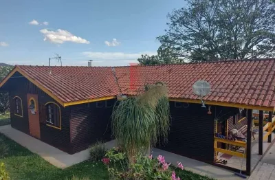 Chácara em Condomínio à Venda em Boituva-SP  3 Quartos, 1 Suíte, 4 Salas, 2 Banheiros  Viva Colinas Boituva  230m²  Imperdível!