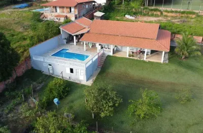 Chácara de luxo com 3 quartos e ampla área externa à venda em Boituva-SP, bairro Val Paraíso.