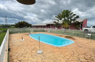 Casa Comercial / Kitnet Corporativa em Boituva-SP: 7 Quartos Luxuosos Para Locação com 200m² de Área