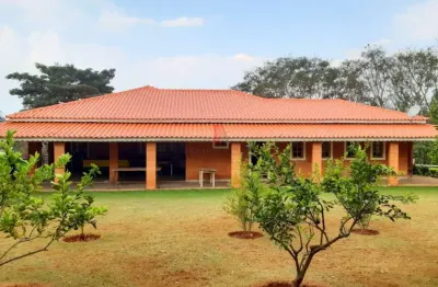 Chácara de Luxo em Condomínio à Venda em Boituva-SP, 3 Quartos e 300m² de Área - Imperdível!