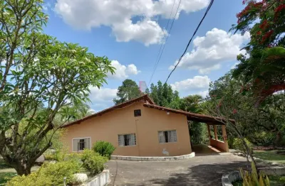 Chácara à venda em Boituva-SP, bairro Santa Adélia: 3 quartos, 1 sala, 2 banheiros, 2 vagas de garagem!
