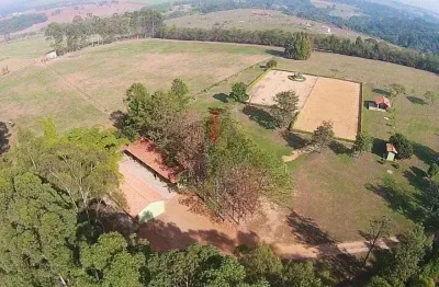 Sítio de luxo à venda em Boituva-SP, bairro Pinhal: 10 quartos, 5 suítes, 5 salas, 6 banheiros, 11 alqueires de área.