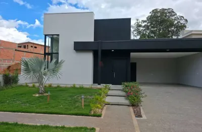 Casa de Luxo em Condomínio Exclusivo - 3 Quartos e 3 Suítes, 2 Salas, 4 Banheiros, 4 Vagas de Garagem, Boituva-SP.