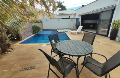 Linda Casa em Condomínio à Venda em Boituva-SP, no Portal Ville Jd Europa - 3 quartos, 3 suítes, 3 salas, 4 banheiros, 3 vagas de garagem, 220m² de área!