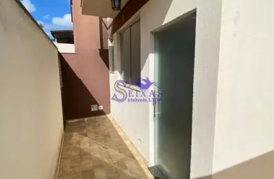 Casa geminada, 2 quartos, no bairro Santa Cruz, em Betim/MG.