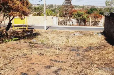 Excelente lote com 19 metros de frente, localizado a 03 quarteirões do supermercado BH.