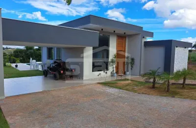 Casa de Alto Padrão em Condomínio em Jaboticatubas por R  1.400.000,00