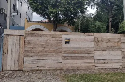 Terreno zr-4 Rua Petit Carneiro próximo ao Clube Curitibano