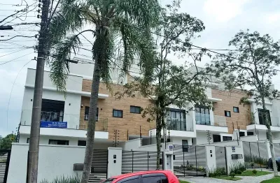 Sobrado interno com espaço exclusivo de jardim e muito tranquilo