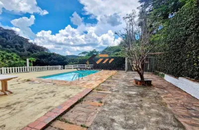 Casa 4 quartos sendo 1 suíte, 4 vagas de garagem para locação no condomínio Ouro Velho Mansões