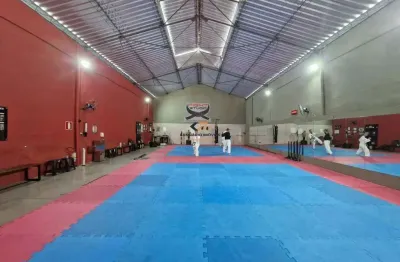 Galpão/Depósito/Armazém e 2 banheiros à Venda, 330 m² por R$ 1.250.000