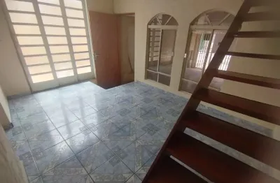 Casa Térrea de 2 Dormitórios com Excelente Localização na Penha de França