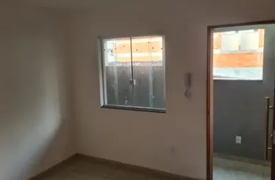 Excelente sobrado em condomínio com 2 suítes, ampla área cobertaprivativa e vaga de garagem