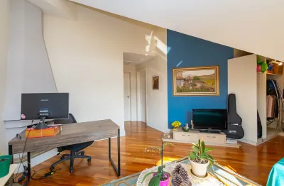 Sobrado triplex com três dormitórios  para locação condomínio Santa Felicidade , Curitiba/PR