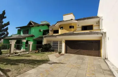 Sobrado diferenciado bem no centro com 4 Dormitórios em avenida em Tramandaí/RS