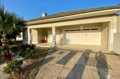 Excelente Casa próximo ao mar com  3 dormitórios em Nova Tramandaí