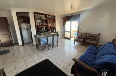 Apartamento 2 dormitórios próximo ao mar, frente à praça dos botos em Tramandaí