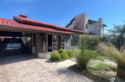 Casa de 3 dormitórios no Centro de Imbé/RS com área gourmet e piscina