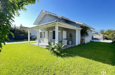 Belíssima residência de esquina a poucos metros do mar em Imbé-RS