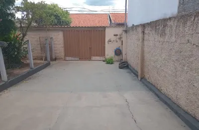 Casa à venda na Rua Inglaterra, 000, Boa Vista, Uberaba, 70 m2 por R$ 230.000