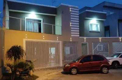 Sobrado,  04 dormitórios c/ suíte e planejados, área gourmet com churrasqueira, 03 vagas