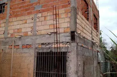 Casa com terreno de 360 m2 com uma casa embaixo com sala cozinha banheiro esta em  construção encima mais uma ja em ponto de laje respaldada