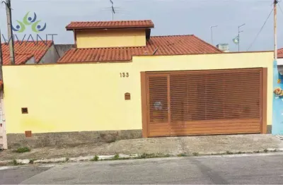 Casa - 03 dormitórios - 01 suíte - garagem coberta 02 veículos - quintal