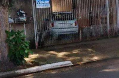 Casa antiga excelente localização pode ser para utilizar o terreno para construção de novo imóvel