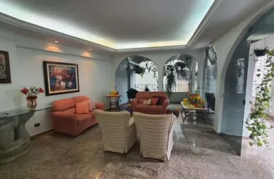 Imóvel para venda possui 265 metros quadrados com 4 quartos em Setor Bueno - Goiânia - GO